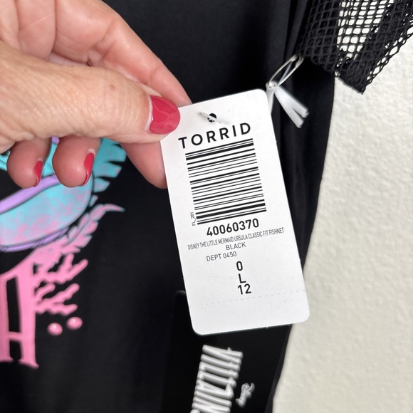 Torrid Disney Villains Ursula Sea Witch Graphic Tshirt Shirt Fishnet Yoke - Picture 5 of 11